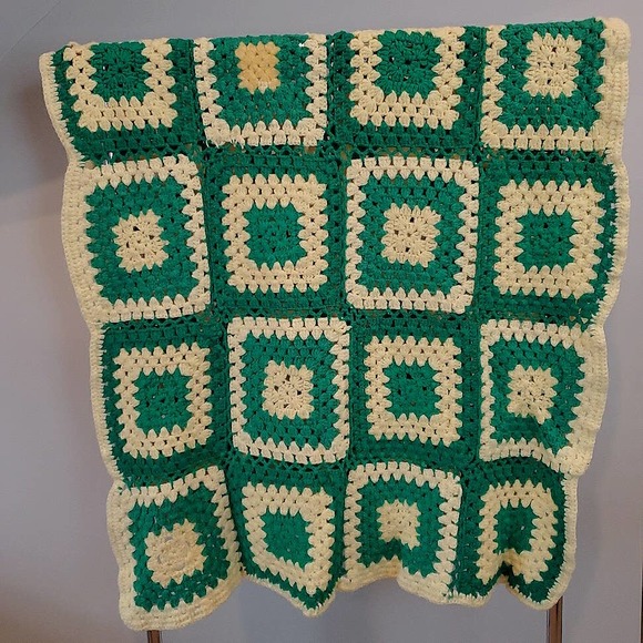 Vintage Other - Yellow & Green Vintage Granny Throw